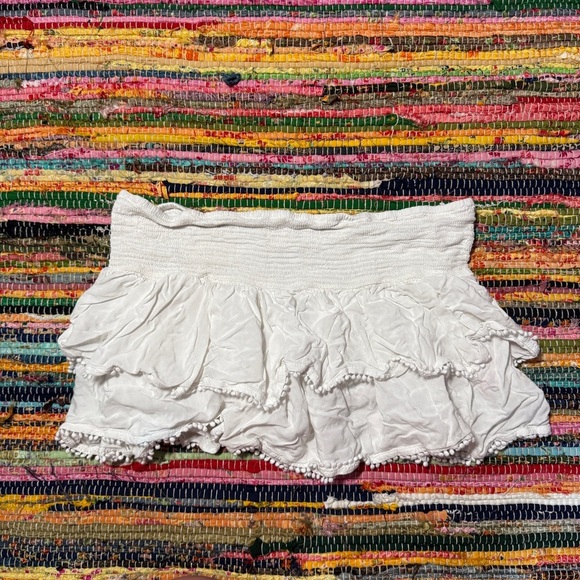 Victoria’s Secret White Ruffle Mini Skirt Size L - Picture 1 of 2